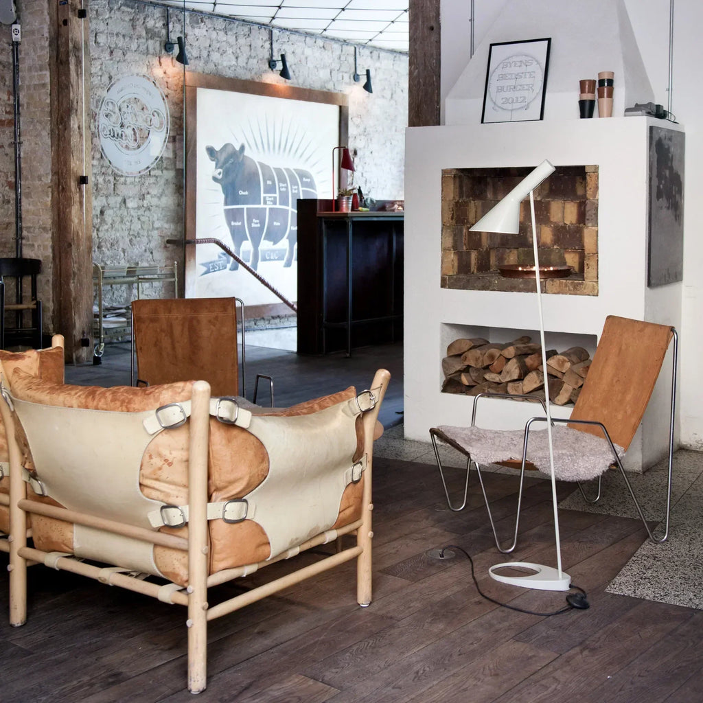 Louis Poulsen AJ Golvlampa Vit – Visningsmodell