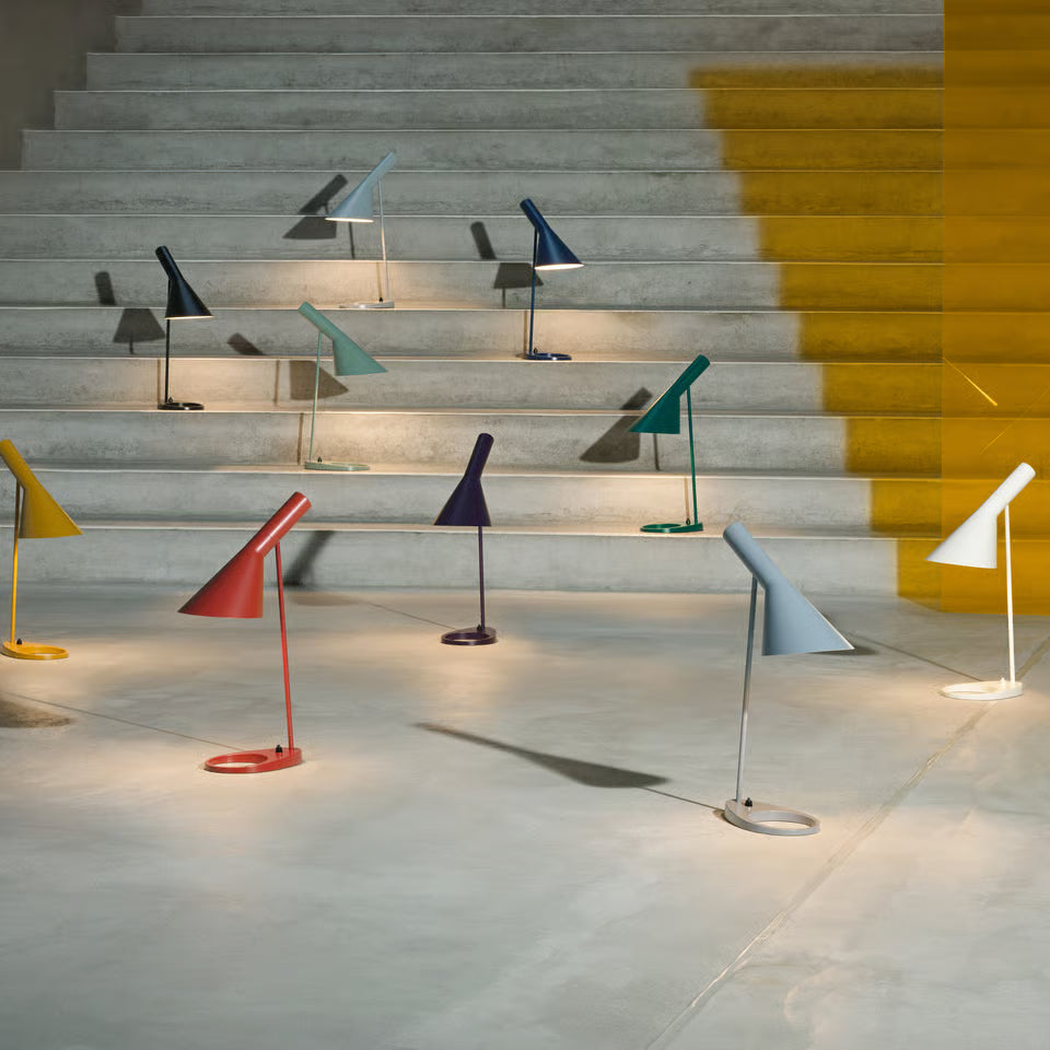 Louis Poulsen AJ Bordslampa Vit – Visningsmodell