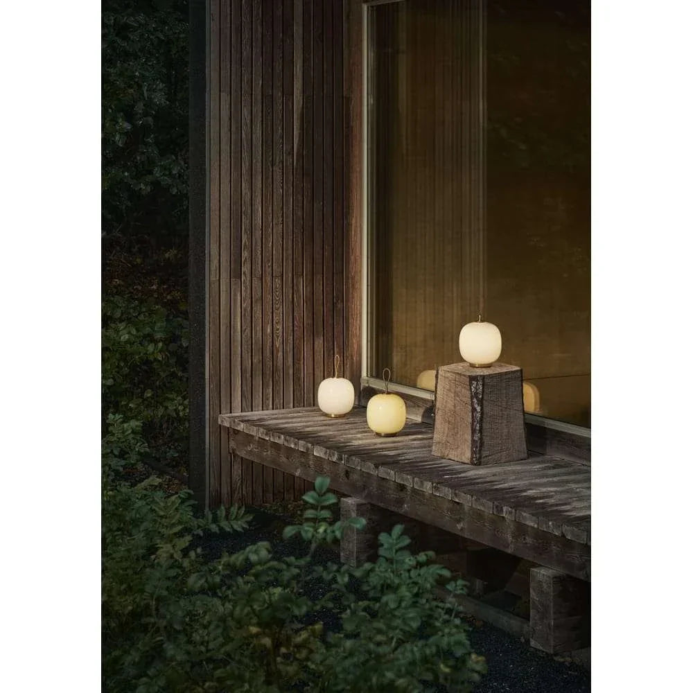 Louis Poulsen VL45 Radiohus Portable Bordlampa Ø17,5 cm – Mässing / Glossy Pale Yellow