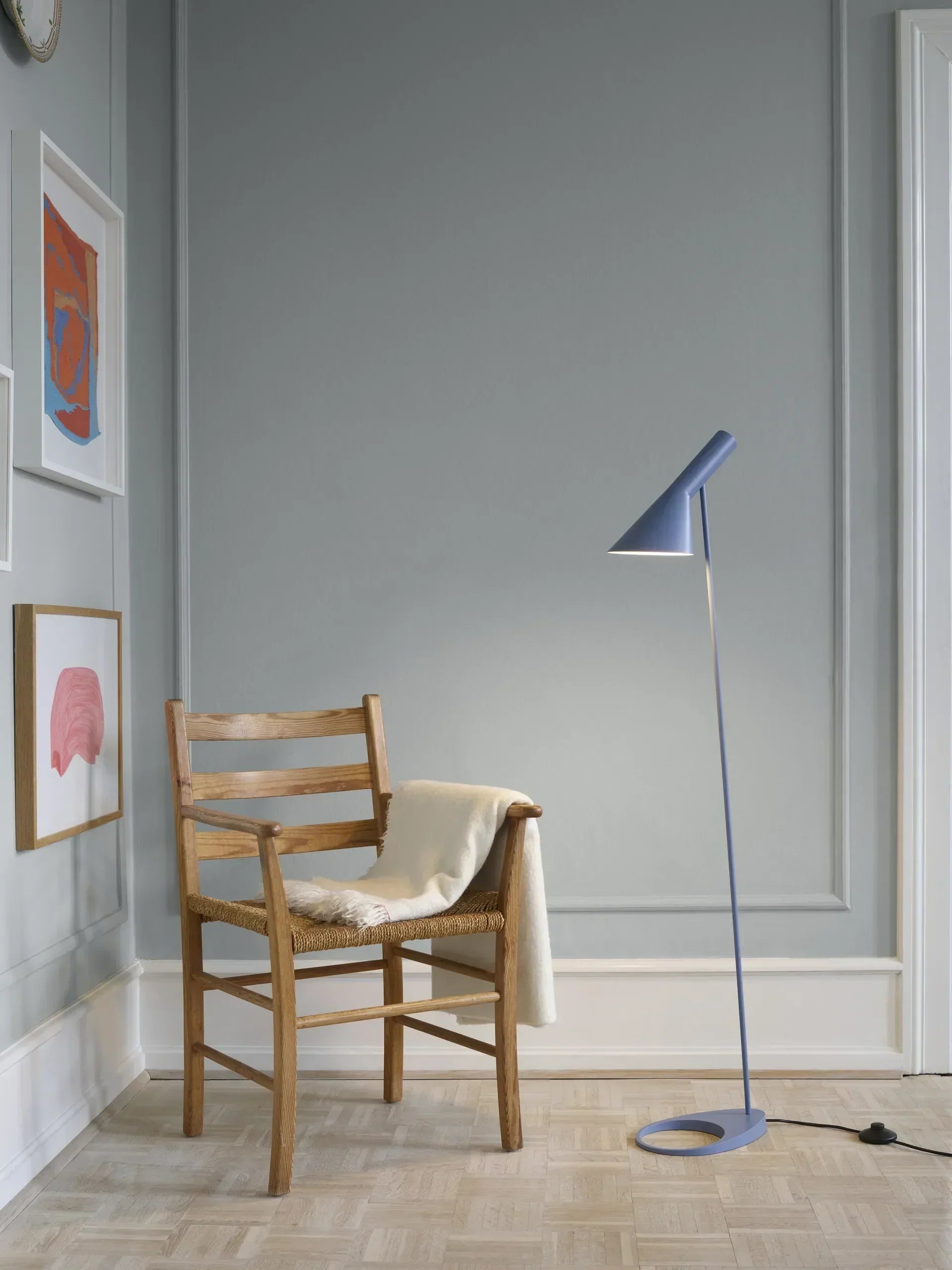 Louis Poulsen AJ Golvlampa Pale Blue – Visningsmodell