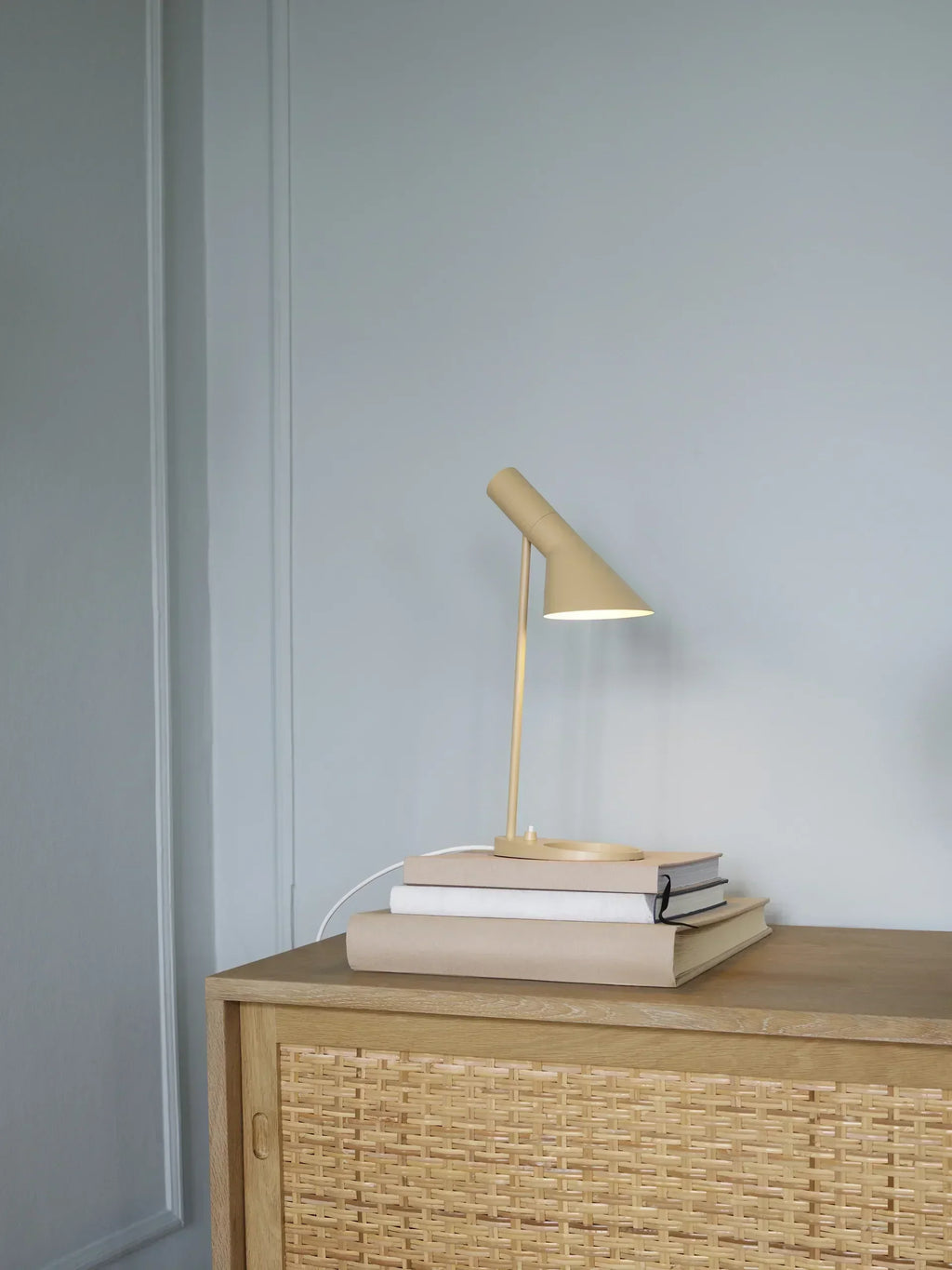 Louis Poulsen AJ Mini Bordslampa – Visningsmodell